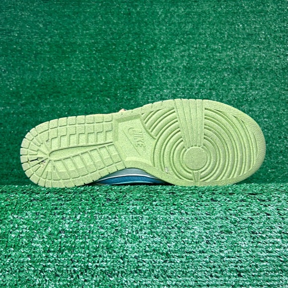 Nike Dunk Low Shoes - Picture 3 of 8